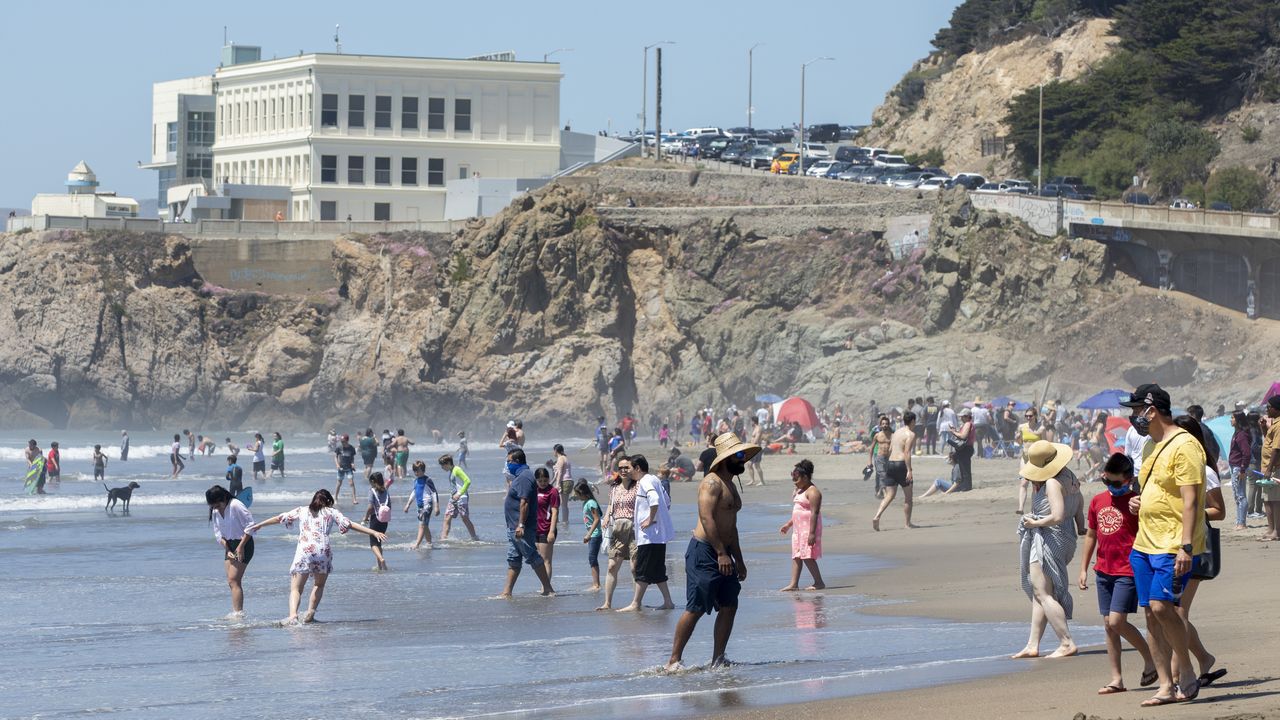 Científicos de EEUU Encuentran rastros de coronavirus en muestras de agua de playa