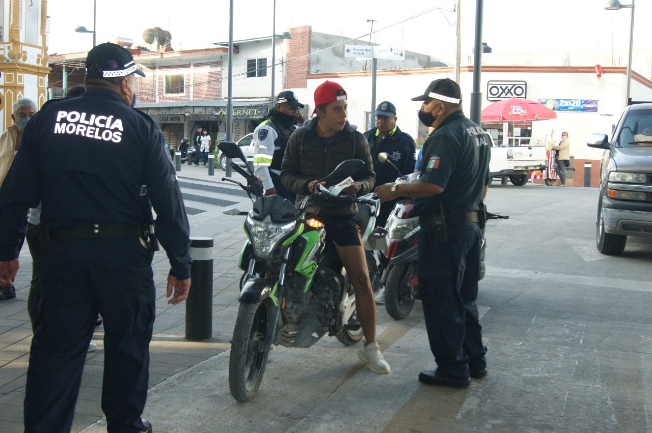 Obliga gobierno de Ayala a motociclistas a usar casos