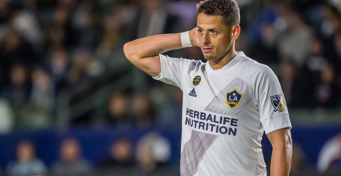 Entrenador del LA Galaxy rompe el silencio sobre las malas actitudes del ‘Chicharito’