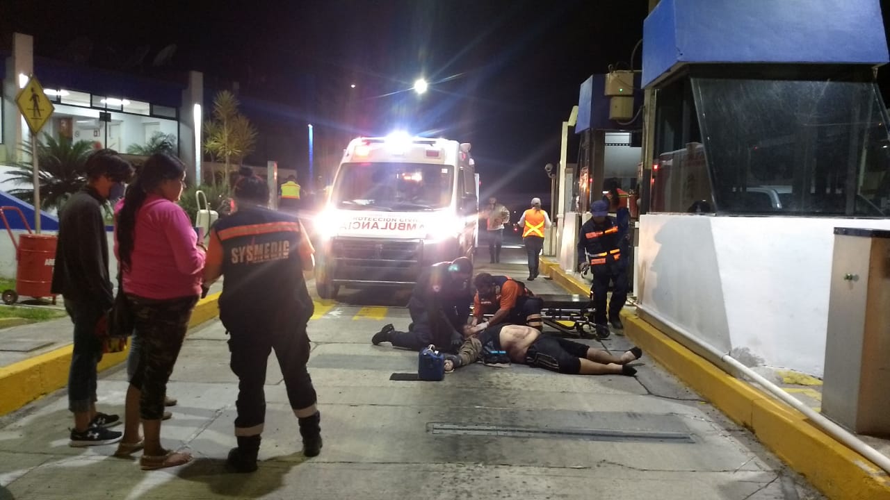 Arrollan a dos manifestantes en la caseta de Zinapécuaro