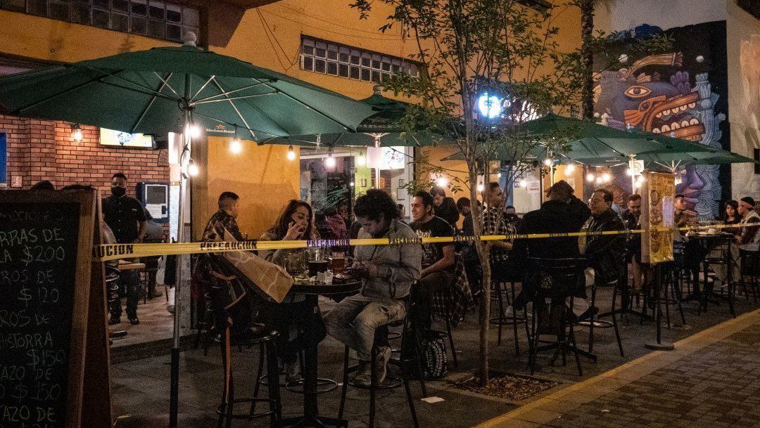 Suspenden 4 bares de la CDMX por no respetar las medidas de sanidad