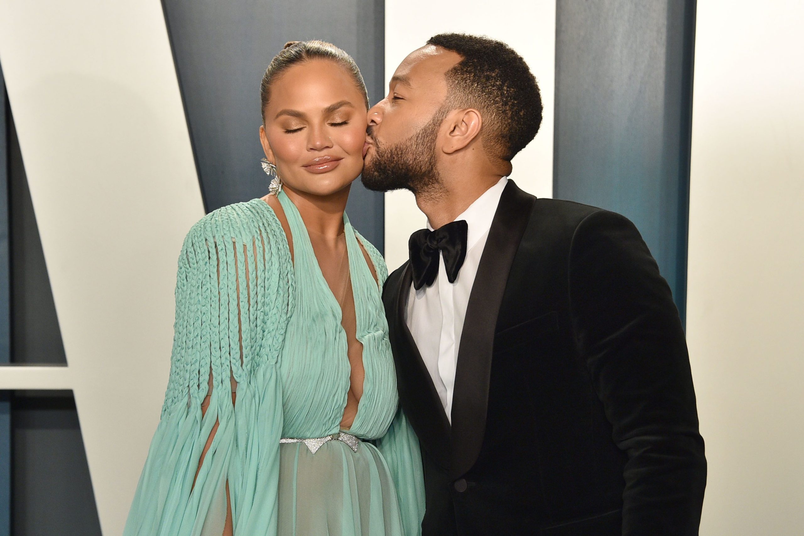 Chrissy Teigen y John Legend, anuncian la desgarradora pérdida de su bebé