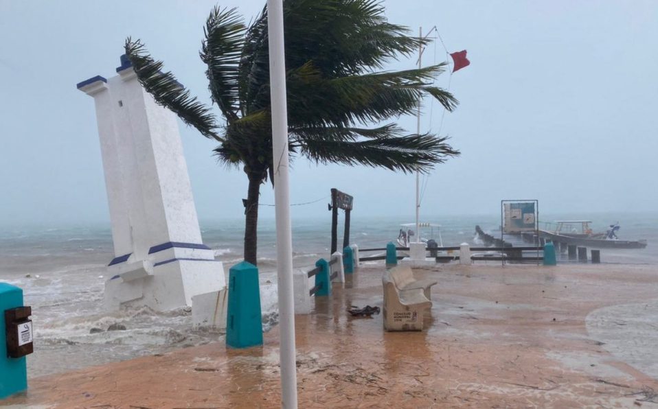 Delta llega a territorio mexicano como huracán categoría 2