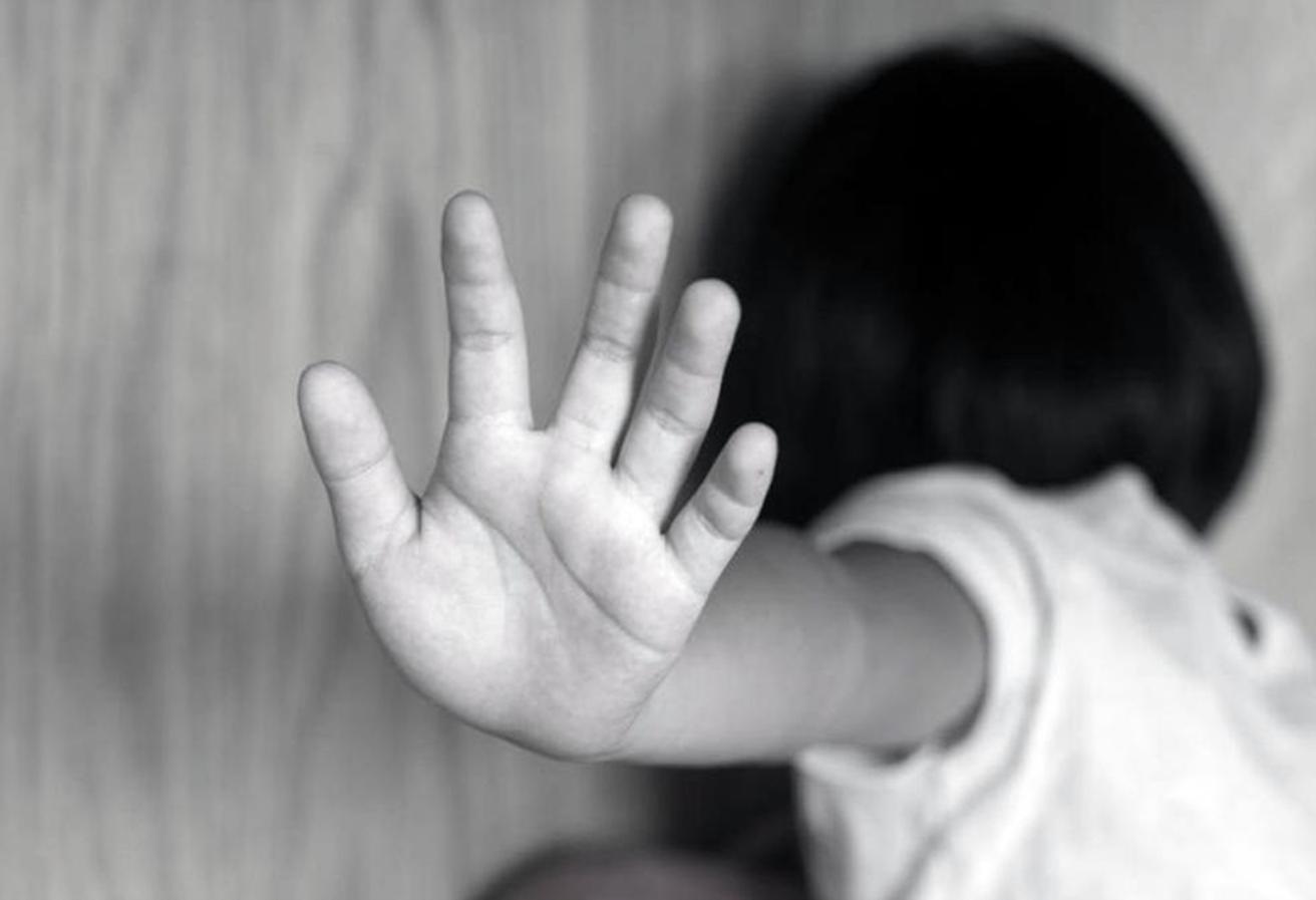 Madre obligaba a su hijo a comer excremento como castigo