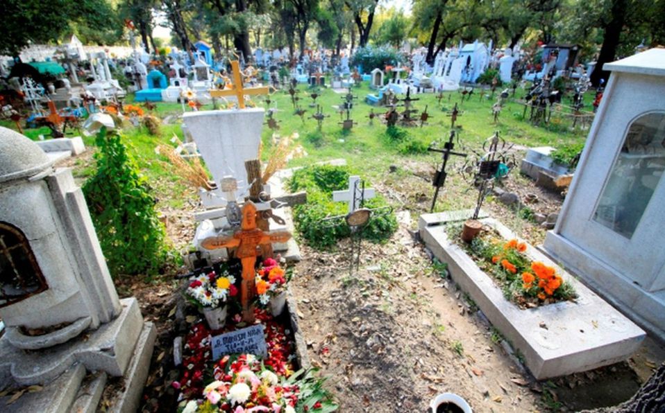 Panteones públicos y privados de CDMX permanecerán cerrados el 1 y 2 de noviembre