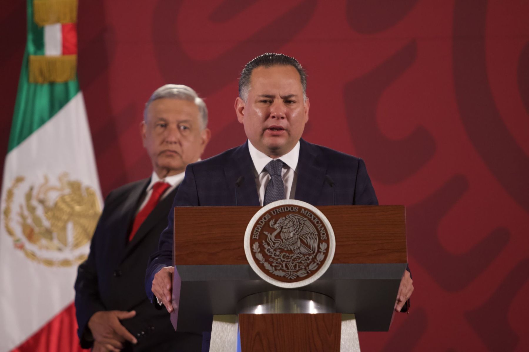 Santiago Nieto deja su futuro como funcionario en manos de López Obrador