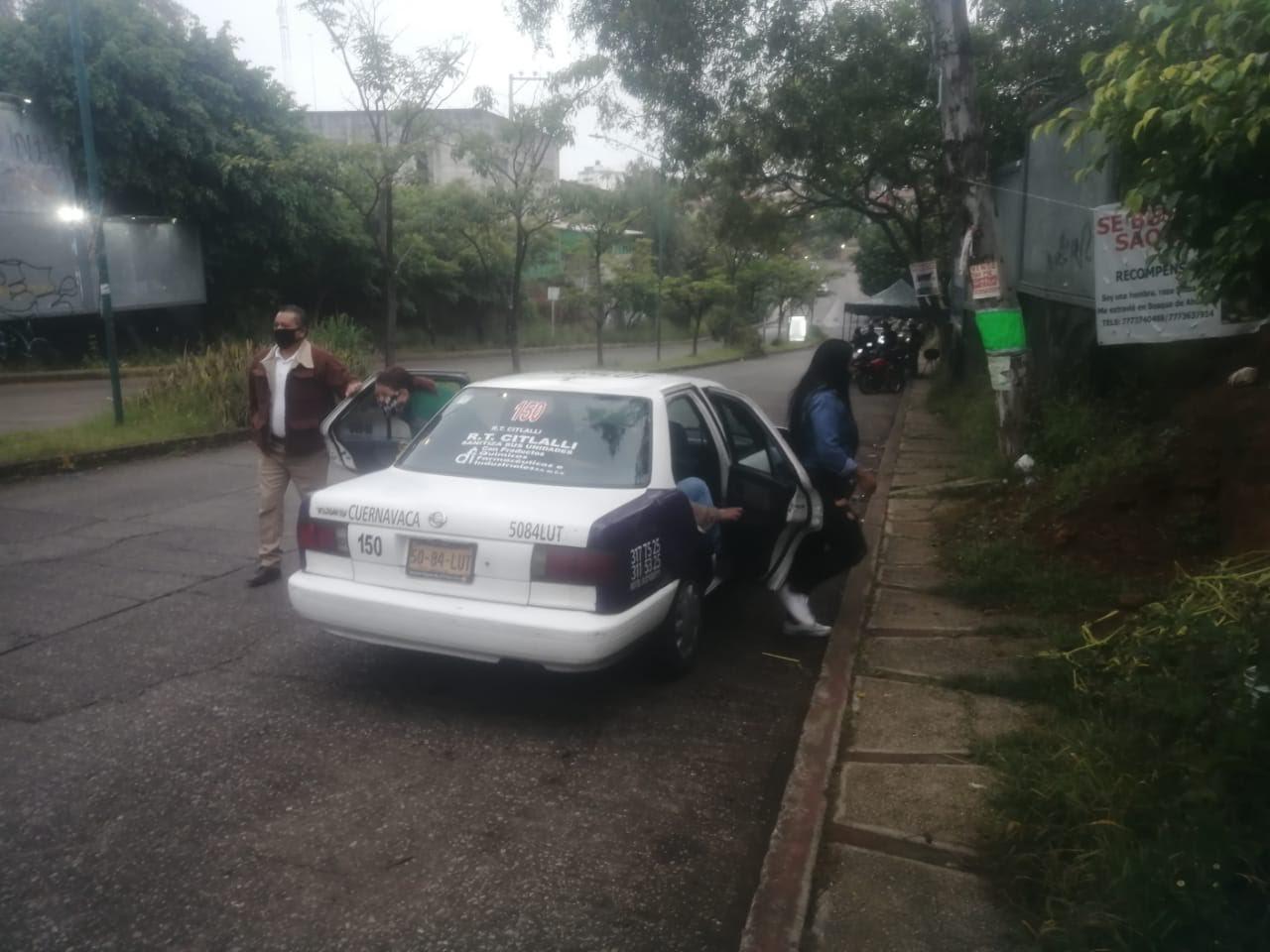 Sancionan a taxis que funcionan como colectivos en Cuernavaca