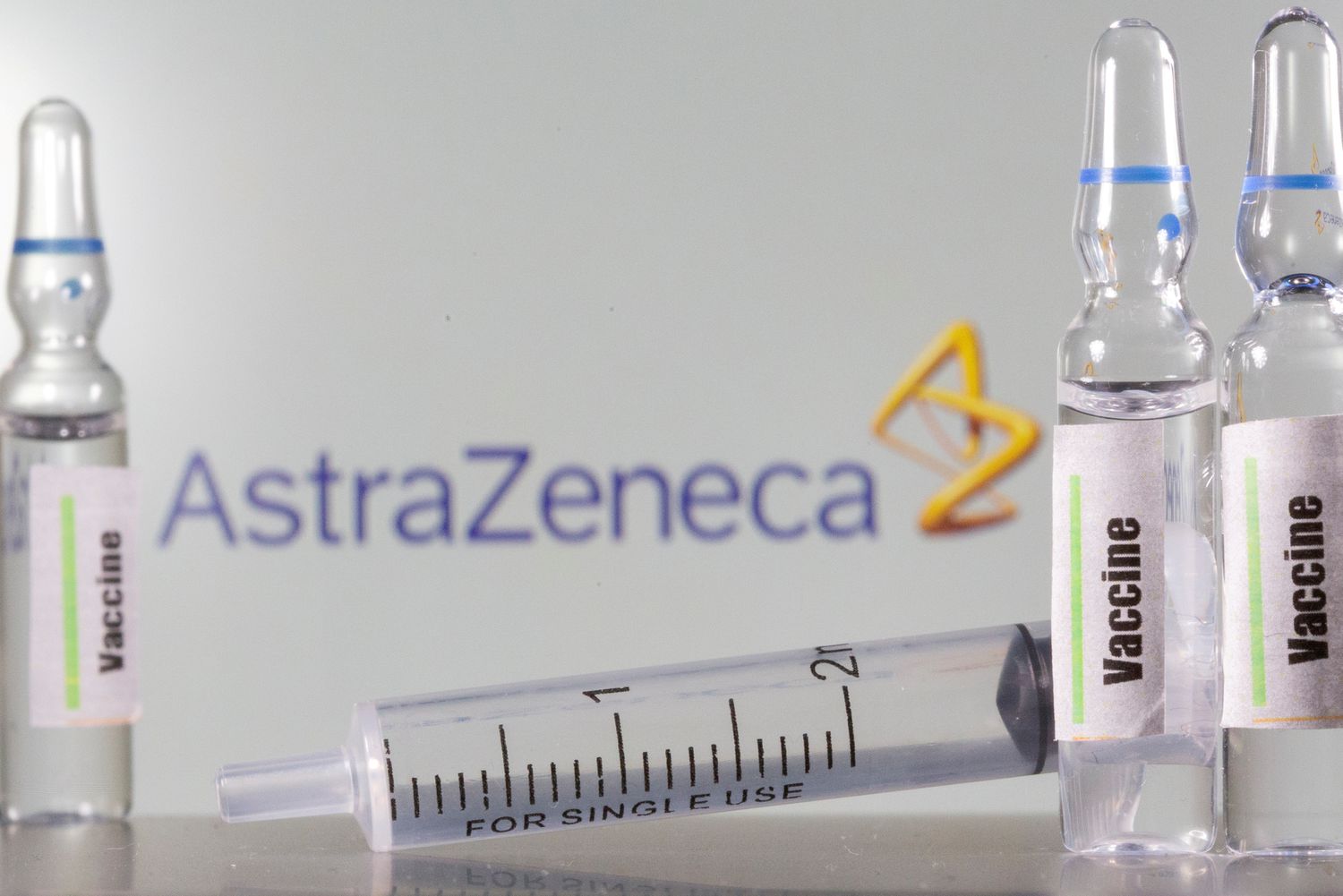 Muere voluntario que participaba en ensayo de vacuna de Oxford y AstraZeneca en Brasil