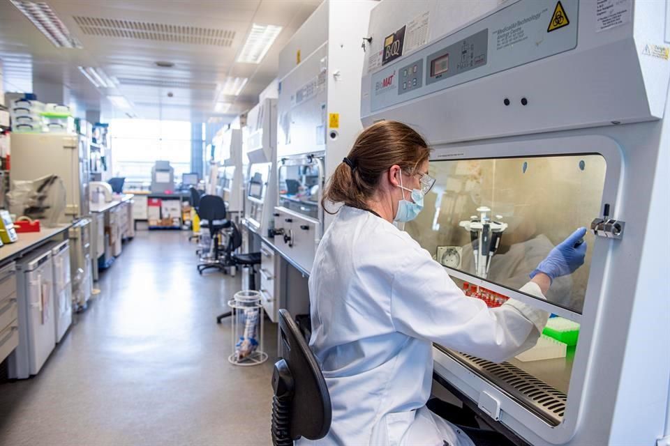 Tras error vacuna de AstraZeneca y Oxford será sometida a un estudio adicional