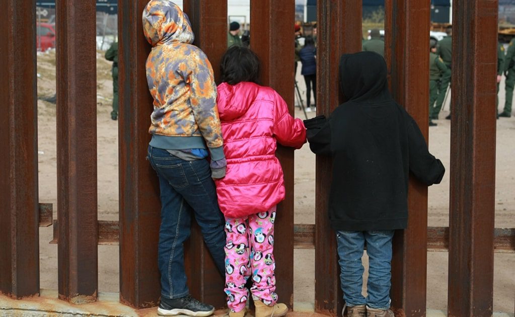 Niña de 4 años cruzó sola la frontera de México y Texas