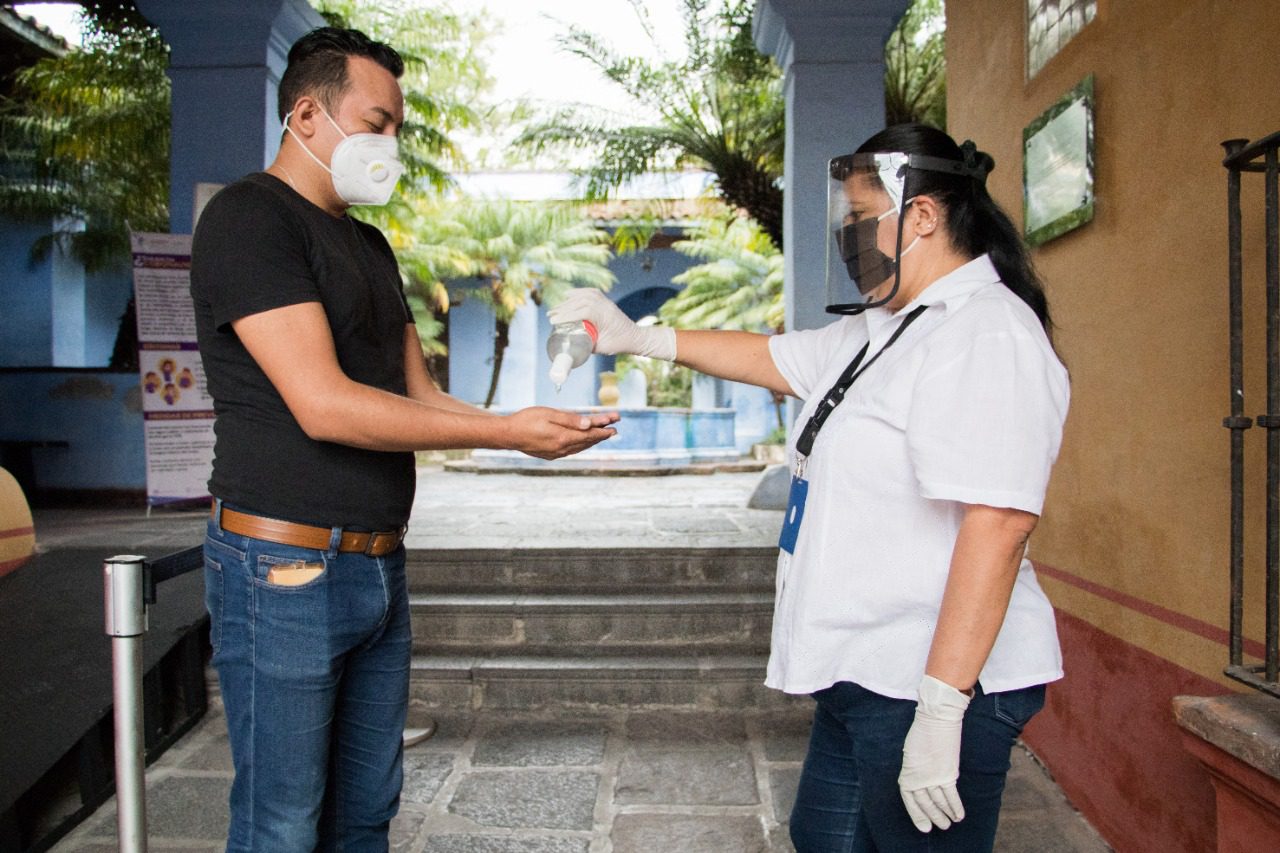 Cobran  e impiden subir a turistas al Tepozteco