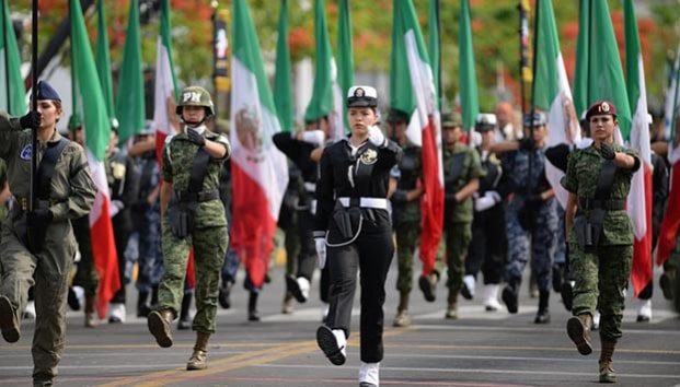 AMLO afirma que sí habrá desfile del 20 de noviembre