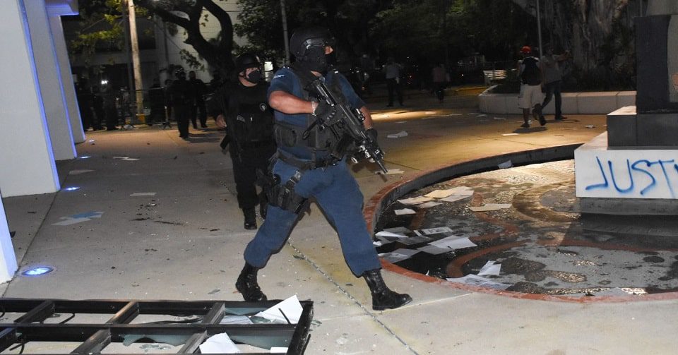 Segob demanda a las autoridades de Cancún a investigar la dispersión a balazos de manifestación feminista