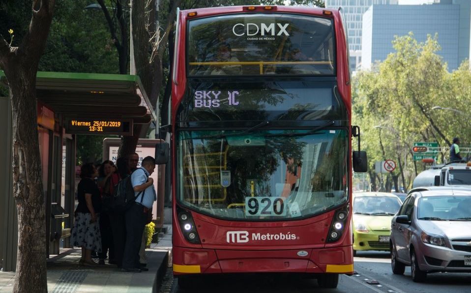 Papá olvida a su hijo que se quedó dormido en el metrobús de la CDMX