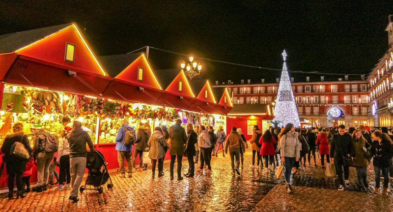 España analiza limitar a seis personas las reuniones de Navidad