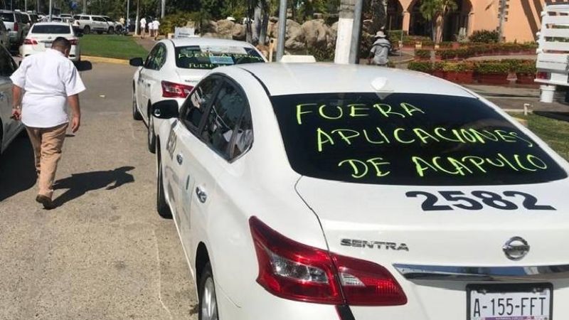 Taxistas de Acapulco amenazan con quemar con quemar unidades de Uber, Didi y Globy
