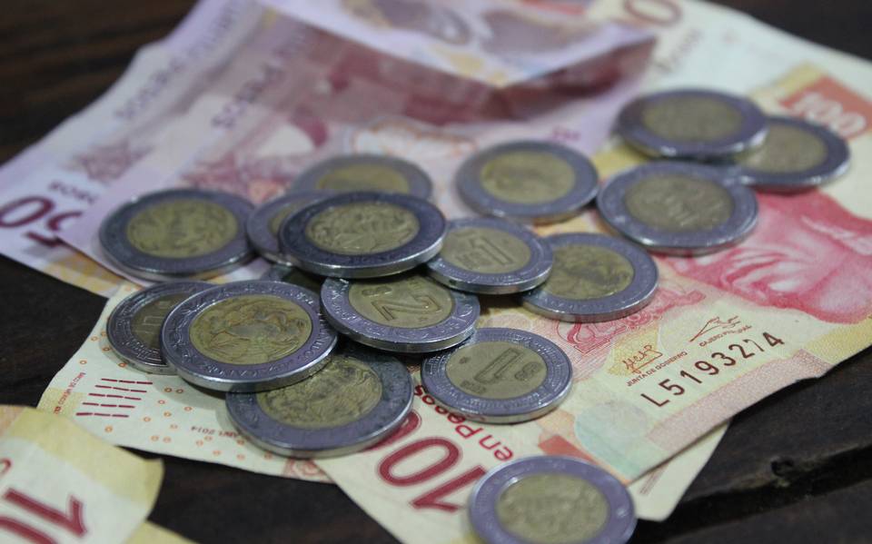 AMLO analiza nuevo incremento al salario mínimo