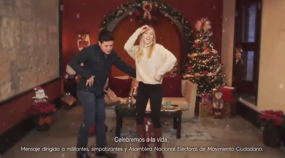 Al ritmo del norteño Samuel García y su esposa desean feliz navidad