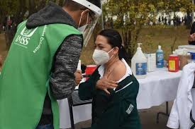 23 trabajadores del IMSS han presentado reacciones adversas a la vacuna contra el Covid-19
