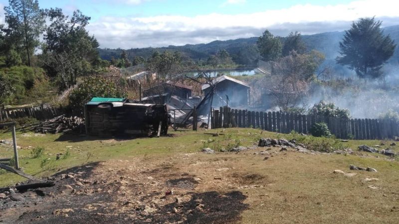 Por disputa agraria queman 20 casas y 2 vehículos