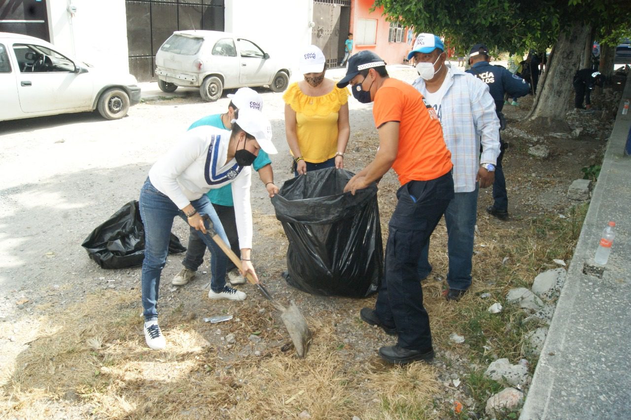 Limpian espacios públicos de Anenecuilco en Ayala