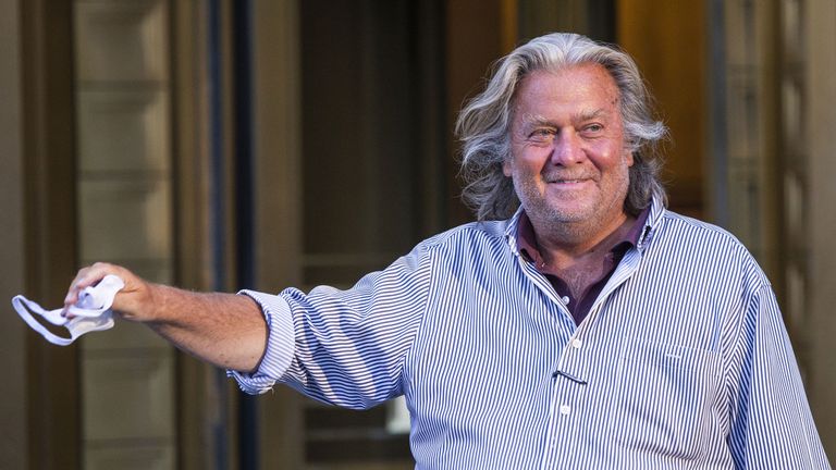 Antes de salir de la Casa Blanca, Trump indultó a Steve Bannon su exasesor político