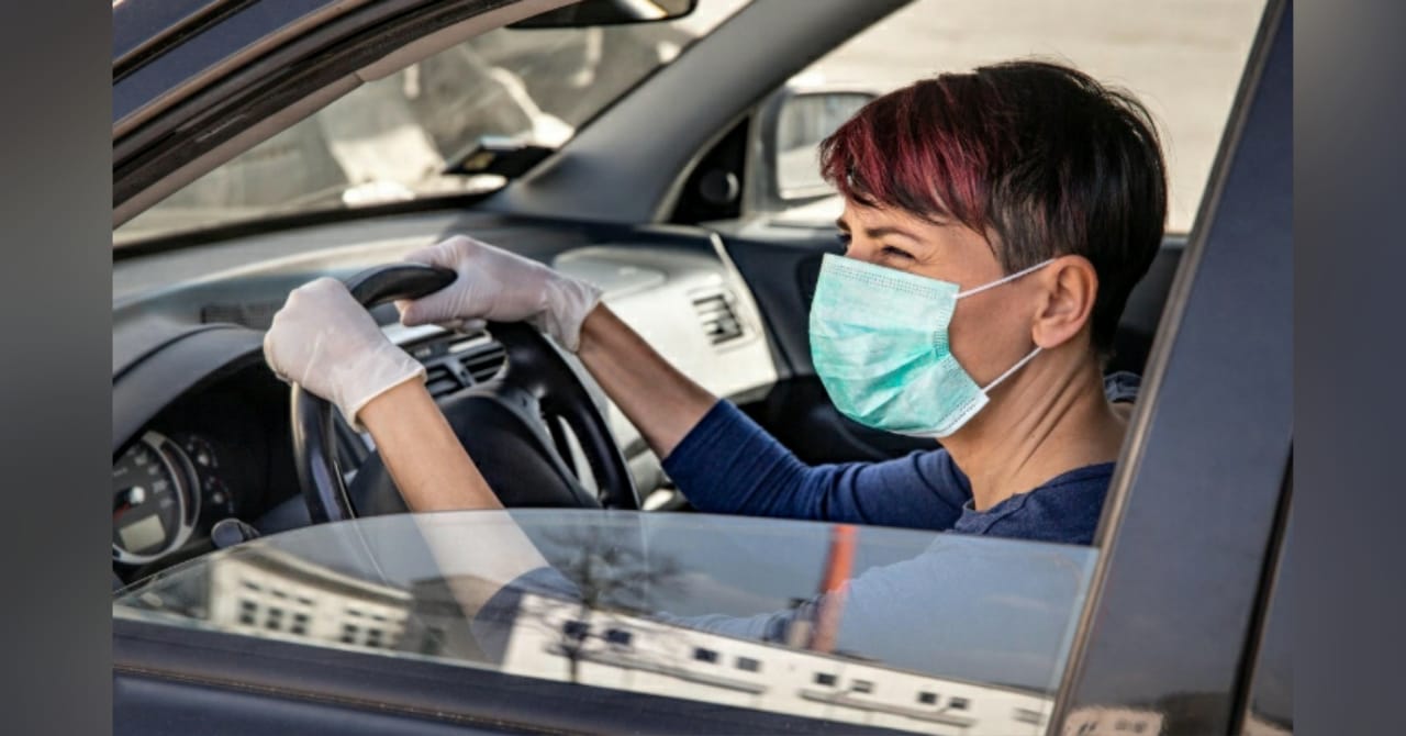 En tiempos de pandemia ¿se debe manejar con las ventana abiertas o cerradas? 