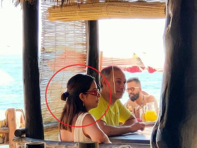 Todos recuerdan a Gatell en la playa, pero ¿quién es su acompañante?