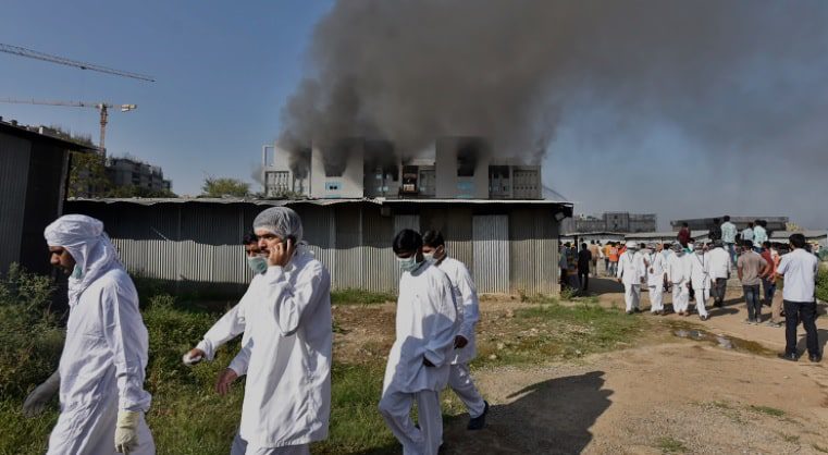 Al menos 5 personas murieron en el incendio de la fabrica más grande de vacunas del mundo