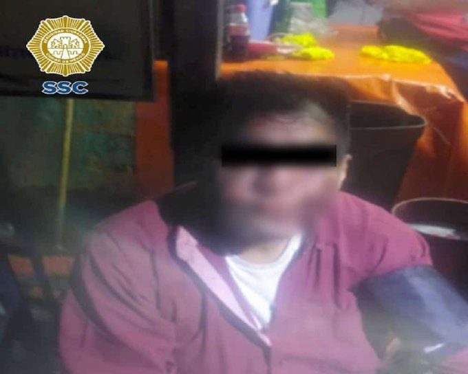 Papá da golpiza a sujeto que violaba a su hija en el metro de la CDMX