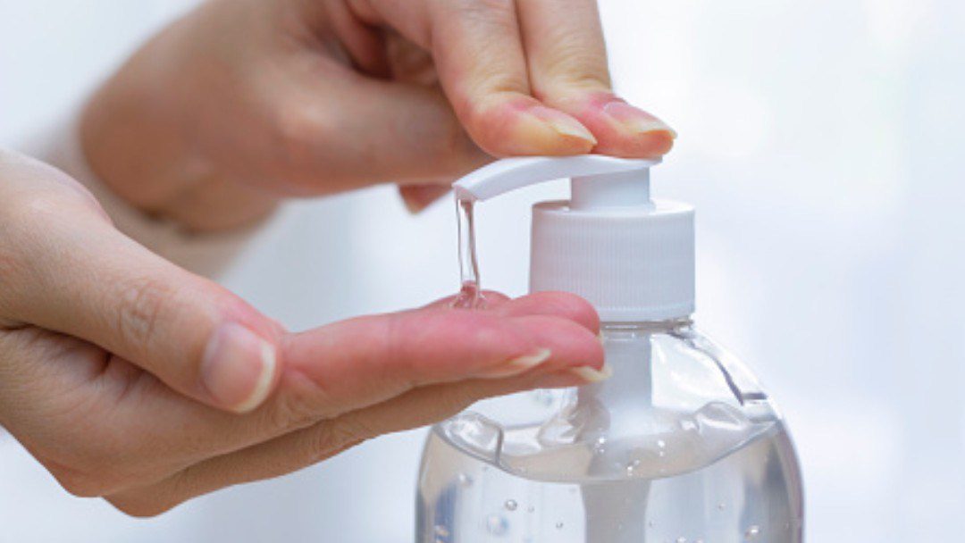 ¡Contienen metanol! Alerta EU por desinfectantes de manos  provenientes de México