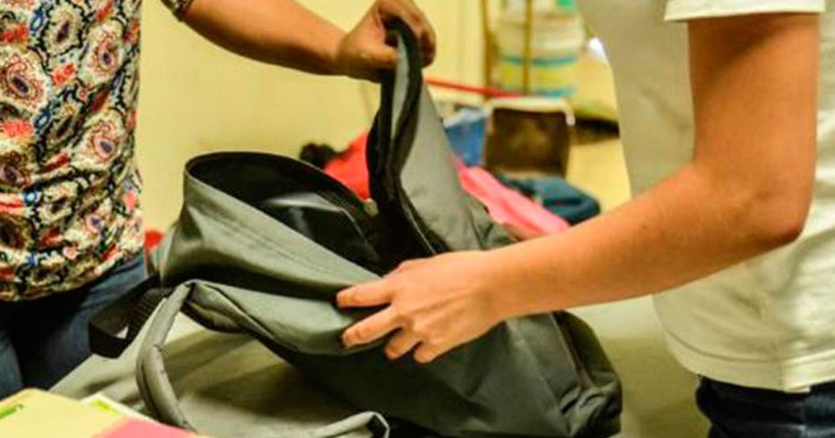 Revisan mochilas a empleados del IMSS, para evitar robo de medicamentos