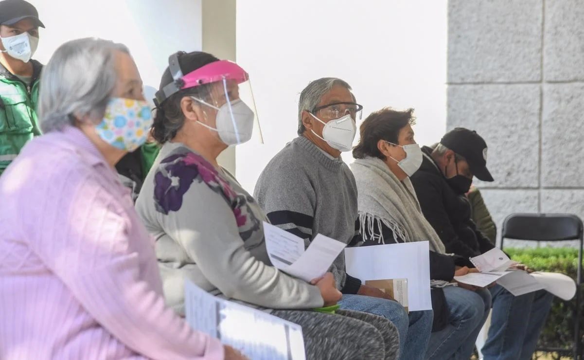 En la CDMX mujer de 67 años presentó reacciones adversas tras recibir la vacuna contra el COVID-19