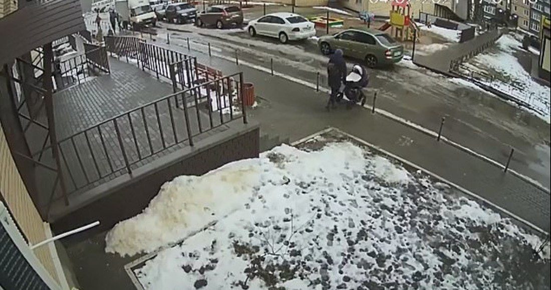 Hombre se lanza de un edificio y cae sobre un bebé de 5 meses, ambos murieron