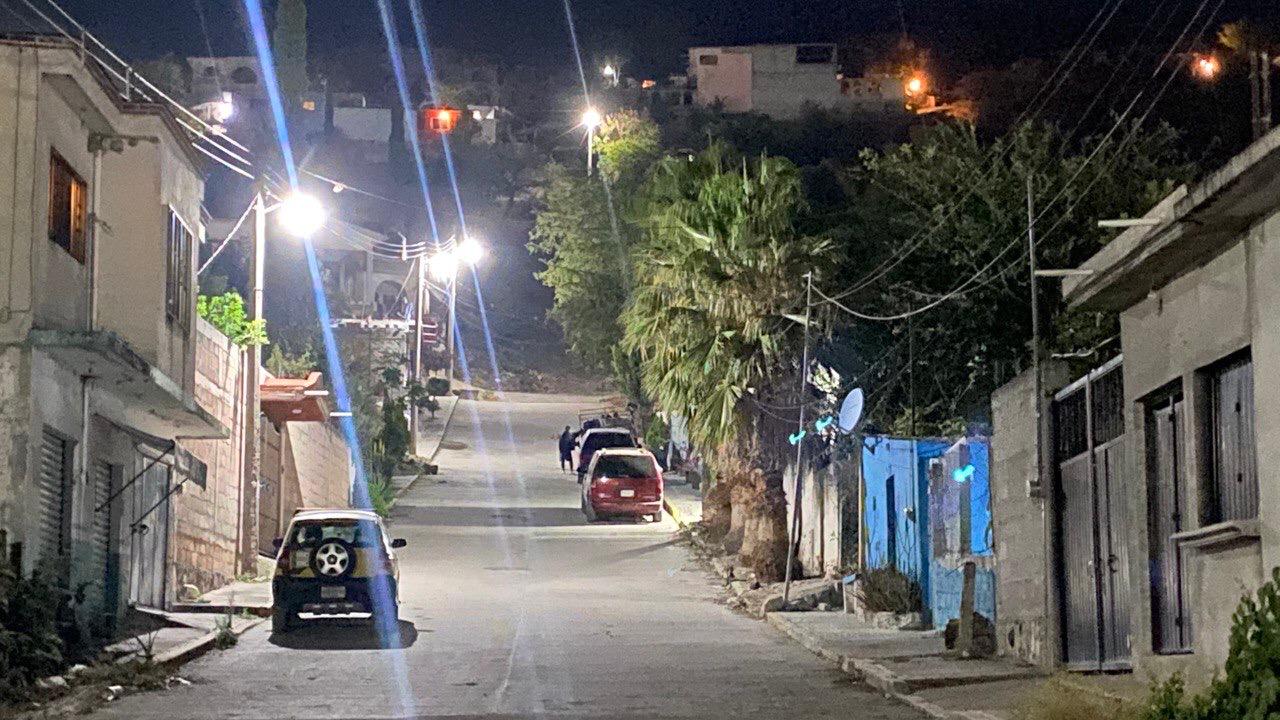 Alumbran calles de la 3 de Mayo en Cuautla