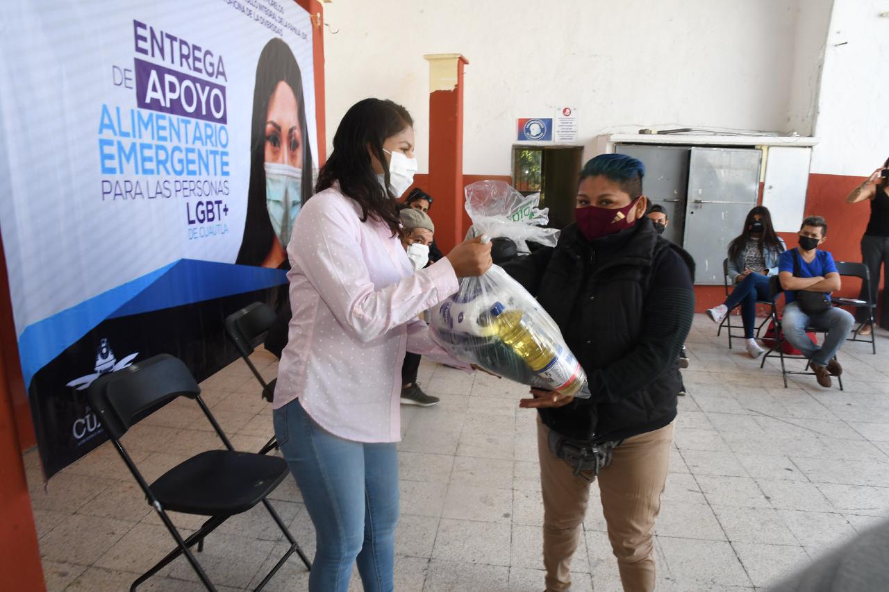 Entregan apoyo alimentarios a comunidad LGBTTTI+ en Cuautla