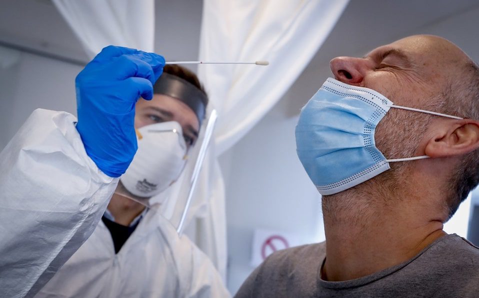 Cofepris autoriza la instalación de laboratorios para pruebas COVID-19 en el AICM