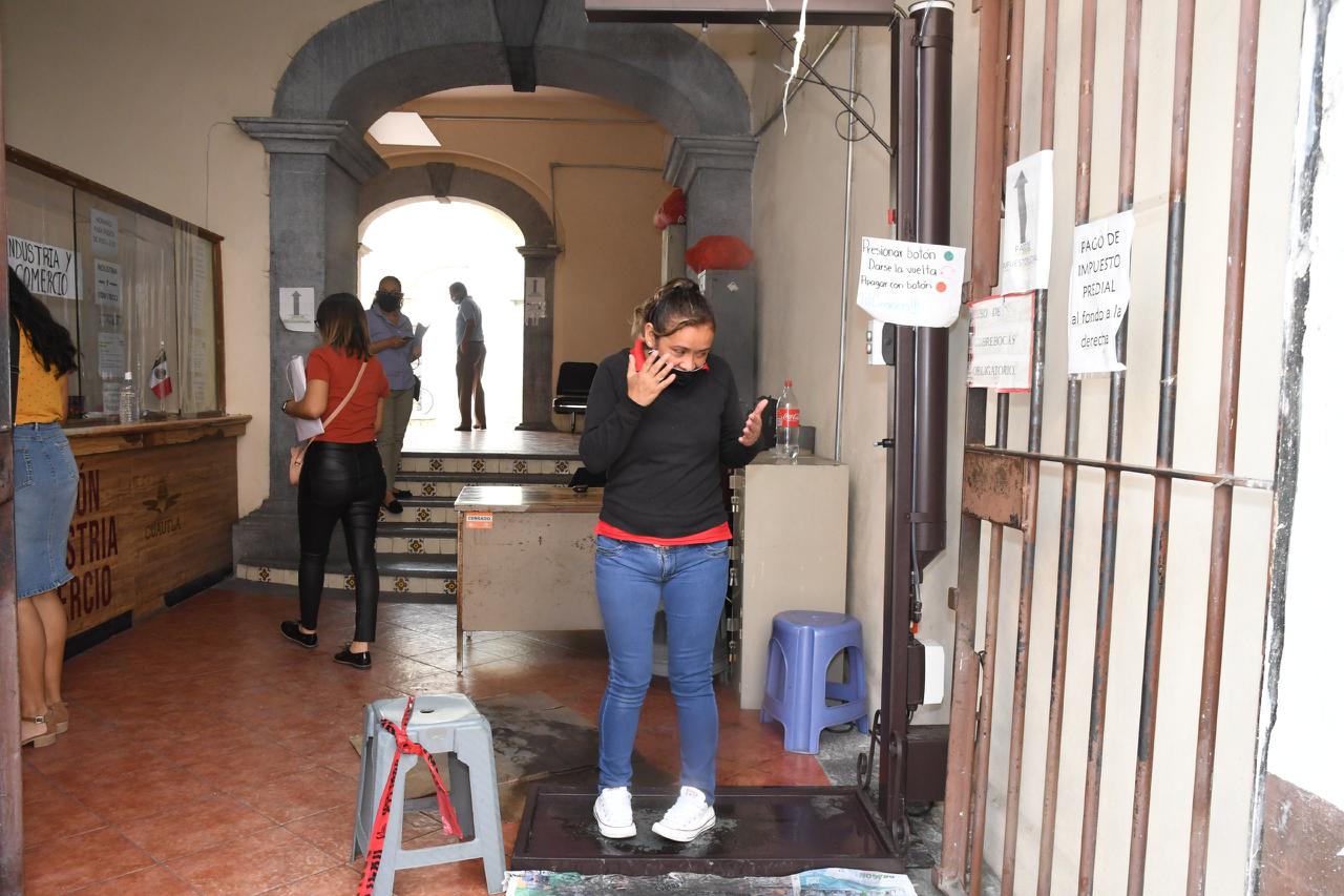 Colocan arcos desinfectantes en oficinas del ayuntamiento de Cuautla
