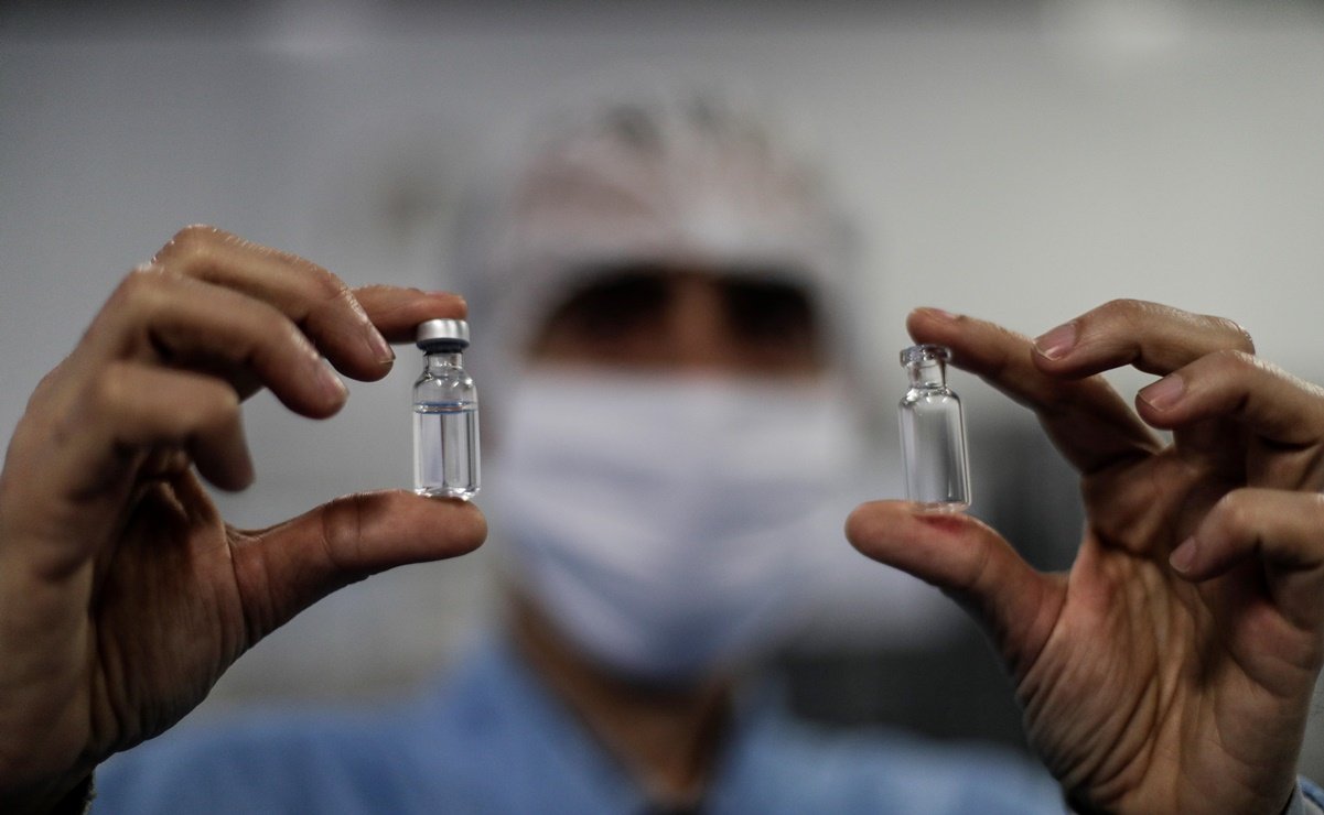 Vacunas de Moderna y Pfizer, menos eficaces contra algunas variantes de COVID-19