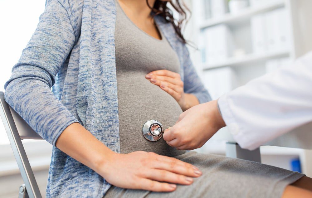 Vacuna de Pfizer contra el COVID-19 brinda protección a las mujeres embarazadas
