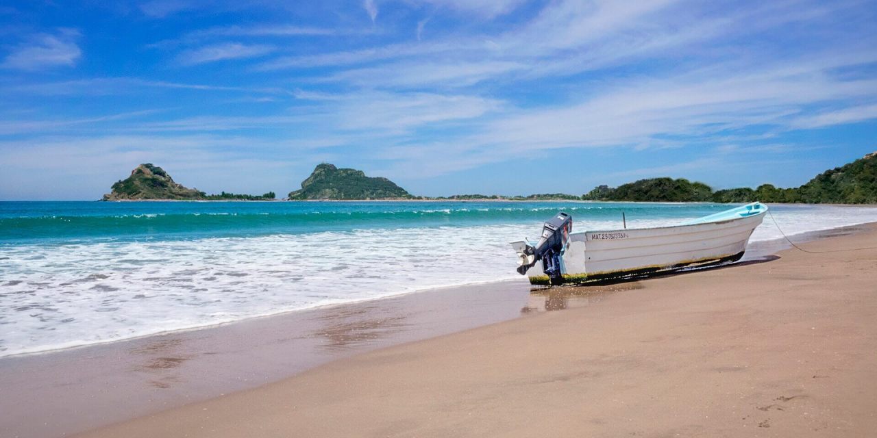 Cierran playas de México para evitar contagios de COVID-19 en Semana Santa