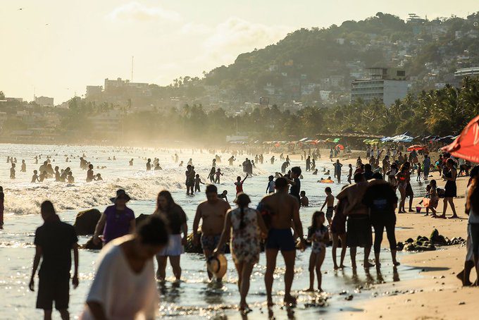 Las vacaciones de Semana Santa podrían provocar una TERCERA OLA de COVID-19