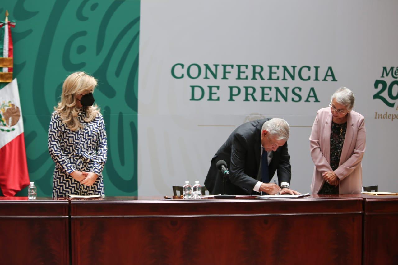 Firma Cuauhtémoc Blanco acuerdo nacional por la democracia