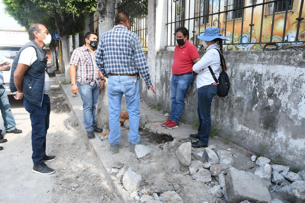 Ampliarán banquetas en calle de la Biblioteca Regional de Cuautla