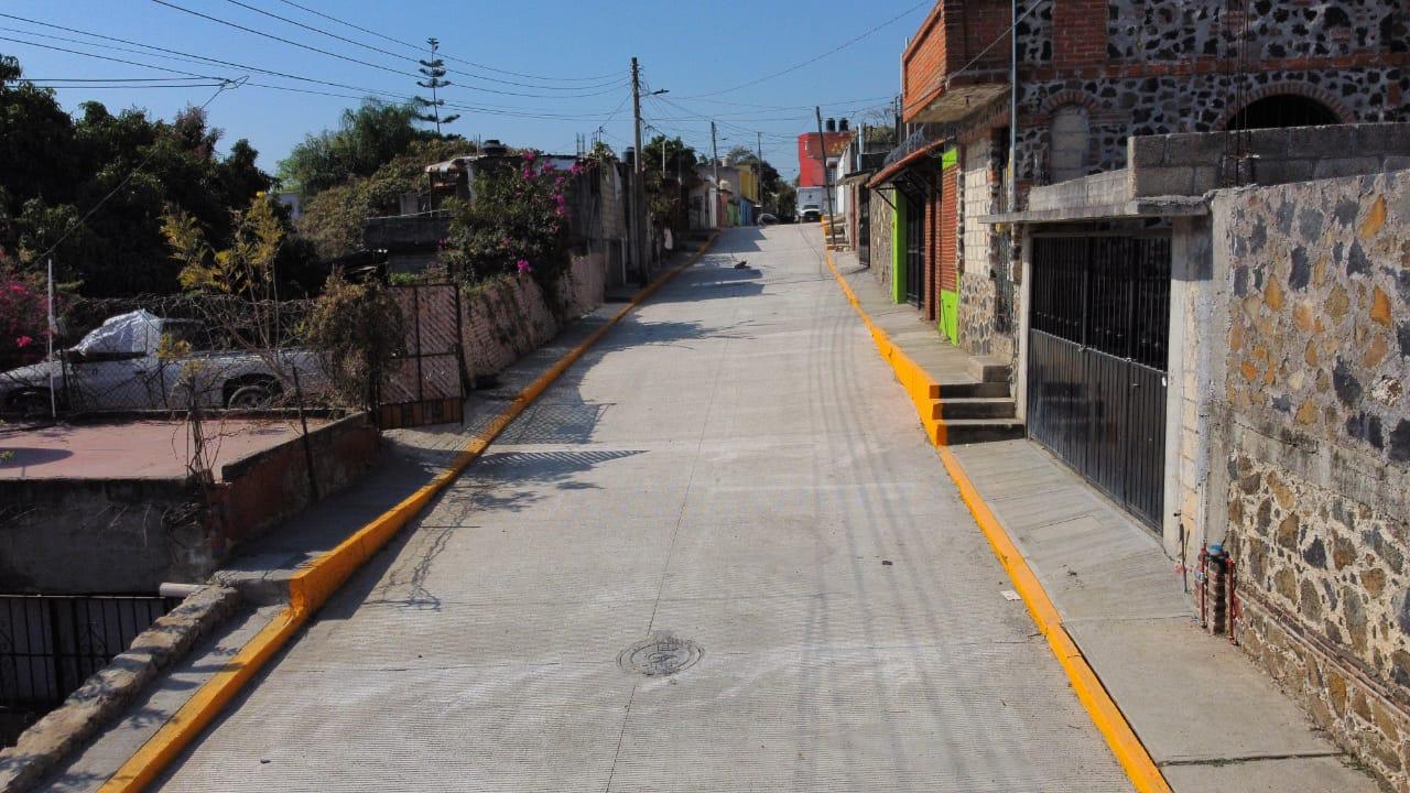 Entregas más obras de pavimentación y drenaje en Jiutepec