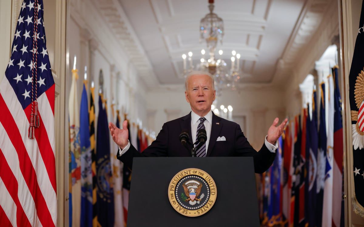 Biden ordenó que todos los adultos sin restricción de edad, sean vacunados contra el COVID-19