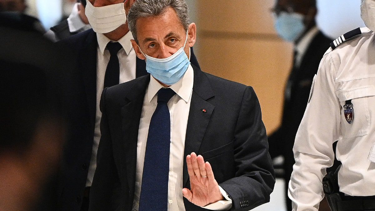 Condenan a prisión al expresidente de Francia Nicolas Sarkozy