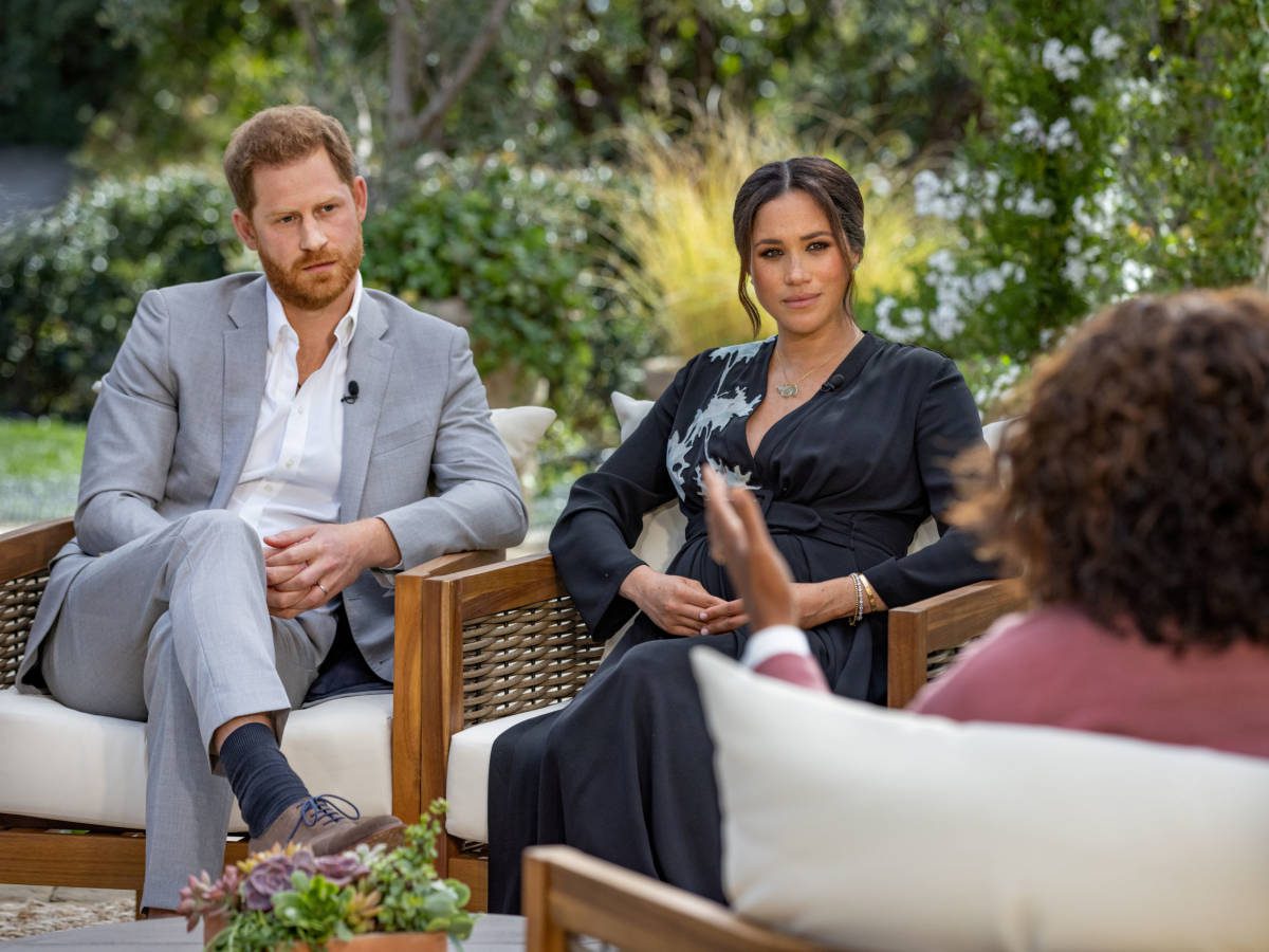 Meghan acusa a la realeza británica de racismo y reveló que pensó en suicidarse