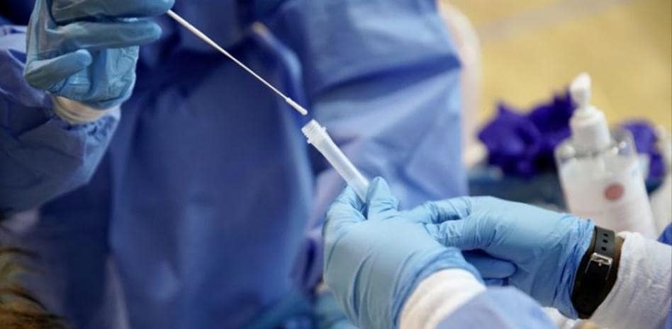 Tokio pide a China detener los test rectales para detectar el COVID-19 a japoneses