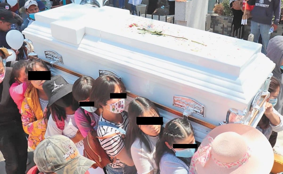 Amigas de Wendy Yoselin de 16 años asesinada en Edomex cargaron su ataúd
